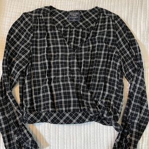 Abercrombie & Fitch black and white wrap blouse